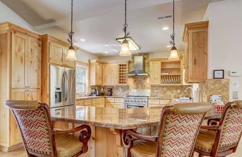 Christmas Valley House | Beaver Brae Lodge - 5-Star / Pool Table