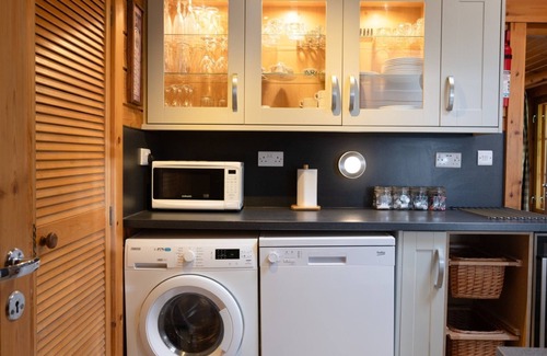 Aviemore Cottage | Beaver Creek Lodge - a lodge that sleeps 8 guests in 3 bedrooms