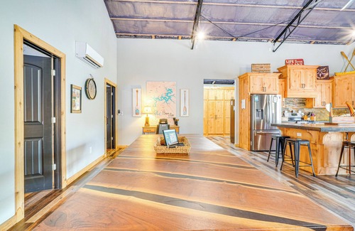Garfield House | Beaver Lake Home on 3 Acres w/Lake Access!
