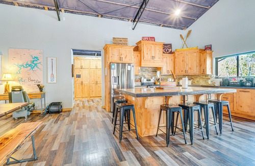 Garfield House | Beaver Lake Home on 3 Acres w/Lake Access!