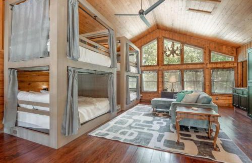 Rambo Riviera House | Beaver Lake Luxury Retreat - Whispering Pines