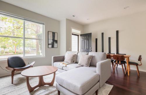 Beaverton Apartment | Beaverton 2br w parking nr trails groceries PDX-1