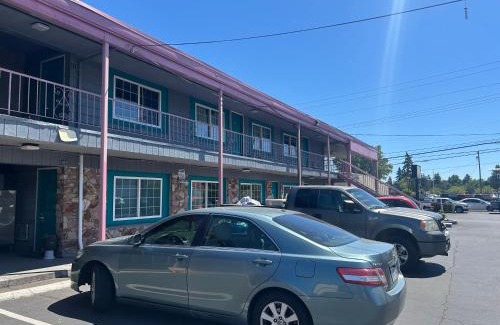 Beaverton Hotel | Beaverton Budget Inn by Capital O Portland