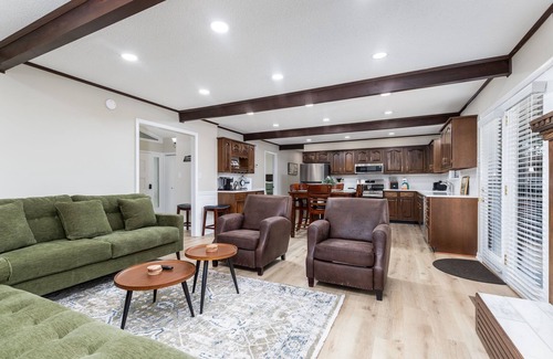 Pigeon Forge House | Becca's Place - Near LeConte + Ripken | Pet-Friendly w/Hot Tub & Games