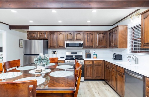 Pigeon Forge House | Becca's Place - Near LeConte + Ripken | Pet-Friendly w/Hot Tub & Games