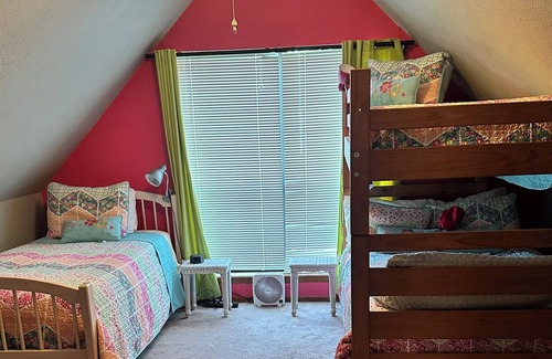 Afton Cabin | Becker's Bungalow on Monkey Island with outdoor deck! Pet & family friendly!
