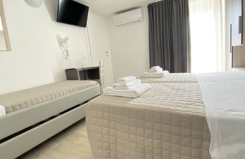 Rivazzurra House | bed and book