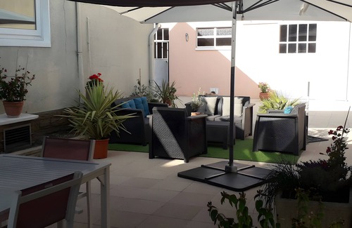 Laigne-en-Belin Bed & Breakfast | Bed and Breakfast 'Chambre Le Mans' with Shared Terrace, Shared Garden and Wi-Fi