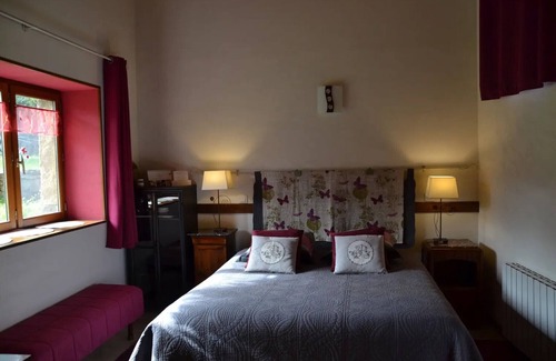 Bourgvilain Bed & Breakfast | Bed and Breakfast 'Chambre D'hôte La Framboisine' with Shared Garden