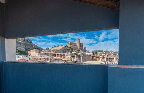 Balaguer Apartment | Bed and Breakfast 'Habitació Doble' with Shared Terrace, Wi-Fi and Air Conditioning