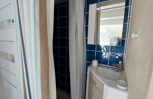 Sainte-Croix-du-Verdon Bed & Breakfast | Bed and Breakfast 'Océan' with Lake View, Wi-Fi and Air Conditioning