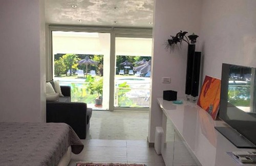 Palazzolo dello Stella Bed & Breakfast | Bed and Breakfast 'Suite King' with Shared Pool, Wi-Fi and Air Conditioning