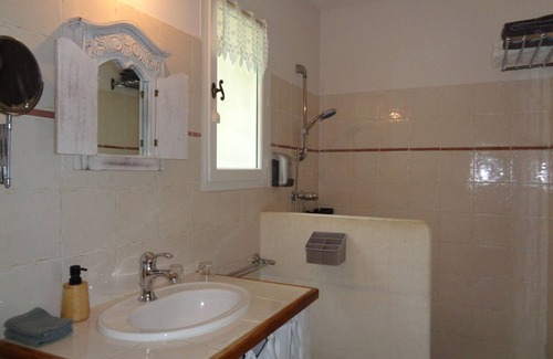 Lacoste House | Bed & Breakfast in a Farmhouse- air conditionned - Lacoste