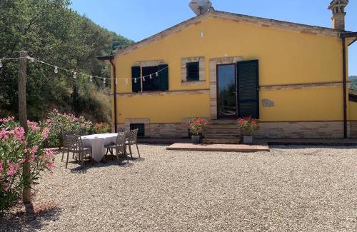 Ripatransone Apartment | Bed en bubbels bennie en liisa