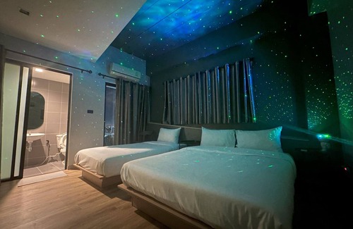 Srisa Chorakhe Noi Hotel | Bedroom at Suvarnabhumi Airport