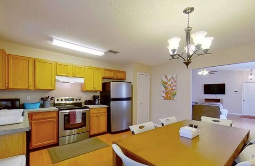 Westside Cottage | ~Beds Galore & More Sleeps 8 15Mins to Stadium~