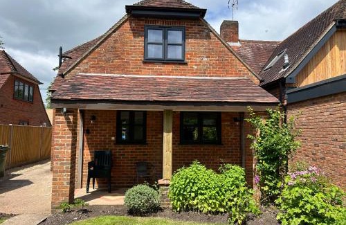 Romsey House | Bee Cottage - Romsey