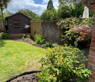 Romsey House | Bee Cottage - Romsey