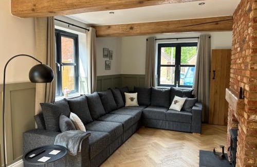 Romsey House | Bee Cottage - Romsey