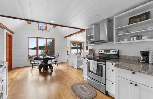 Pleasant Point Cottage | Bee Hive Cottage, romantic Maine waterfront cottage