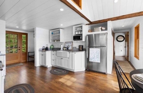 Pleasant Point Cottage | Bee Hive Cottage, romantic Maine waterfront cottage
