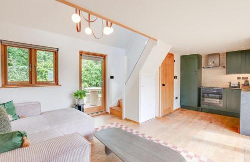 Hatfield Broad Oak House | Beech Cottage - one bedroom retreat with hot tub