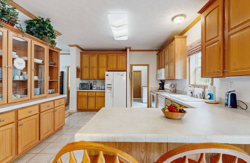 Beech Mountain House | Beech Mountain home close to outdoor adventures - dog friendly!