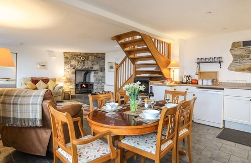 Brynrefail Cottage | BEECH TREE COTTAGE, pet friendly, with open fire in Waunfawr