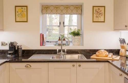 Hertford House | Beehives Cottage at Woodhall Estate