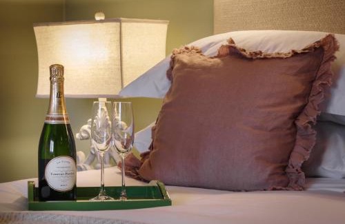 Hertford House | Beehives Cottage at Woodhall Estate