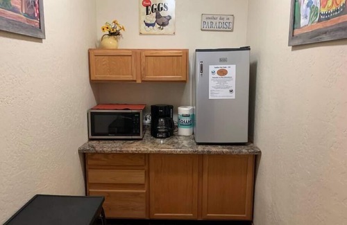 Pine Apartment | Beeline Guest House - Ponderosa Suite