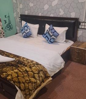 Pahalgam Hotel | Beetab .In Hotel and restraunt.