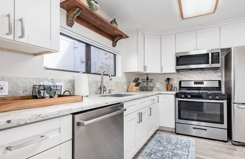 Capitola House | Begonia Beach Cottage- Dog Friendly