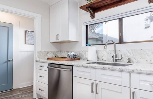 Capitola House | Begonia Beach Cottage- Dog Friendly