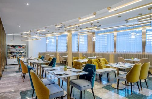 Middle Chaoyang Hotel | Beijing Chaoyang Park Crystal Orange Hotel