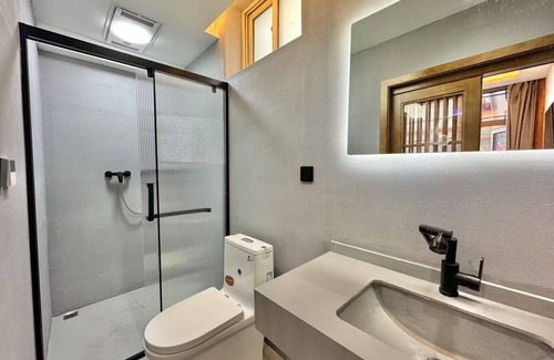 Dongcheng Hotel | Beijing Hejiali Siheyuan Near Tiananm