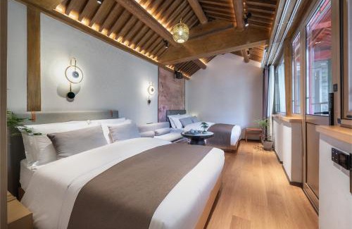 Wangfujing Shopping Area Hotel | Beijing Xin xiang YaYuan Countyard Hotel&NearWang Fu Jing Forbidden City Lama Temple and Summer palace,5 minutes walk from subway ,Free Laundry and coffee