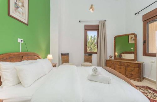 Duhur ash Shuwayr House | Beit Salima - 3 Bedroom House with Pool & Terrace