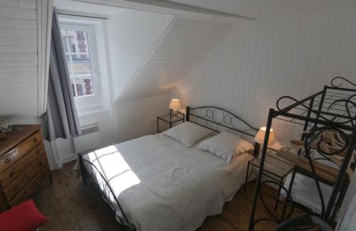 Le Palais Apartment | Bel Appartement Spacieux avec Vue sur Port et Citadelle - FR-1-418-58