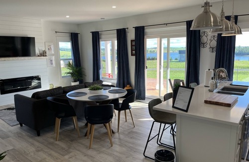 French River Villa | Bela Vista Getaway - Water views, Dreamy Sunsets and Star Gazing. Pet-Friendly!