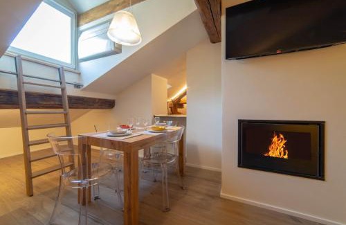 Aosta Apartment | BelAbrì - central charme&comfort -mansarde e appartamento