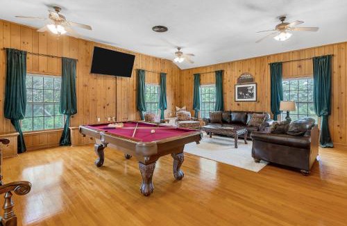 Fort Smith House | Beland Mansion-Royal Crown suite!