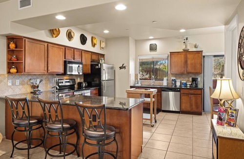 Oak Creek House | Bell Rock Vista - Hot Tub, Spacious Townhouse with Great Location and Views