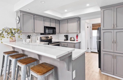 Capitola Apartment | Bella Beach Condo - 2 Free Parking Spots