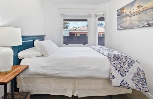 Capitola Apartment | Bella Beach Condo - 2 Free Parking Spots