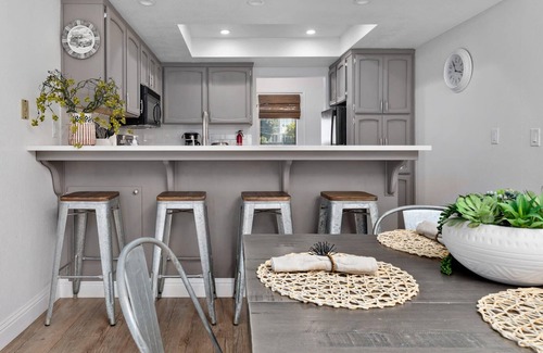 Capitola Apartment | Bella Beach Condo - 2 Free Parking Spots