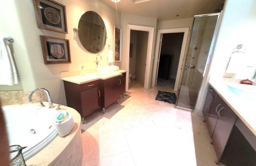 Orange Beach East Apartment | Bella Luna 1009 - Luxury Bayfront 3bd/3ba