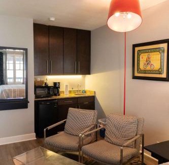 Eureka Springs Historic District Apartment | Bella Paradiso 13 King Bed Studio Walk to Downton