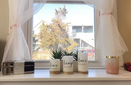 Cove - East Side - Shippan Apartment | Bella room near downtown Train I-95 & beaches