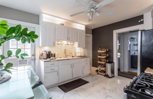 Cove - East Side - Shippan Apartment | Bella room near downtown Train I-95 & beaches